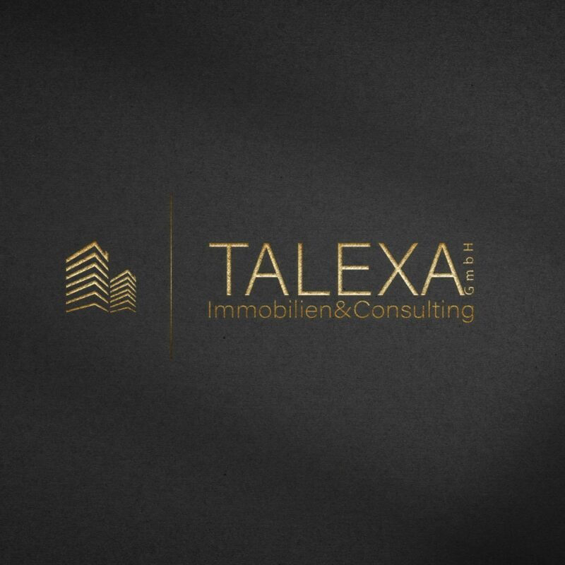 Webdesign Hannover - Ein anspruchsvolles Logodesign auf dunklem Hintergrund zeichnet sich durch goldenen Text und Grafiken aus. Auf der linken Seite erinnern stilisierte Linien an Gebäude, während auf der rechten Seite „TALEXA GmbH Immobilien & Consulting“ in einer modernen Schriftart dargestellt wird. Local SEO Agentur Hannover.