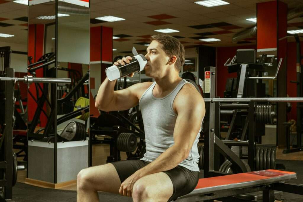 Man workingout in the local gym