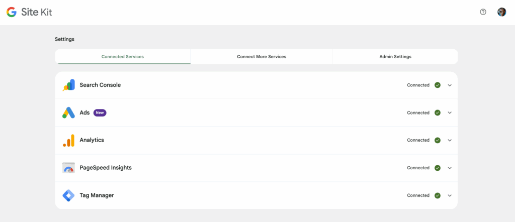 Webdesign Hannover - Ein Screenshot des Google Site Kit Plugin WordPress Dashboards zeigt fünf verbundene Dienste: Search Console, Ads, Analytics, PageSpeed Insights und Tag Manager, die jeweils mit einem grünen Häkchen als "Verbunden" gekennzeichnet sind. Local SEO Agentur Hannover.