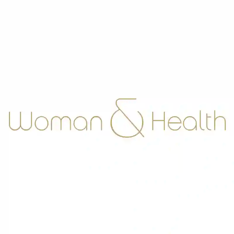 Webdesign Hannover - Das Logo "Woman & Health" zeichnet sich durch eine dünne, elegante beige Schrift auf weißem Hintergrund aus. Das stilisierte kaufmännische Und fügt Raffinesse hinzu und macht es zu einer idealen Referenz für die Reputations-Schmiede, die nach Inspiration für das Branding im Bereich der weiblichen Gesundheit sucht. Local SEO Agentur Hannover.